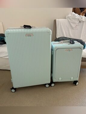 Mint Blue 2-Piece Spinner Luggage Set by Nobl